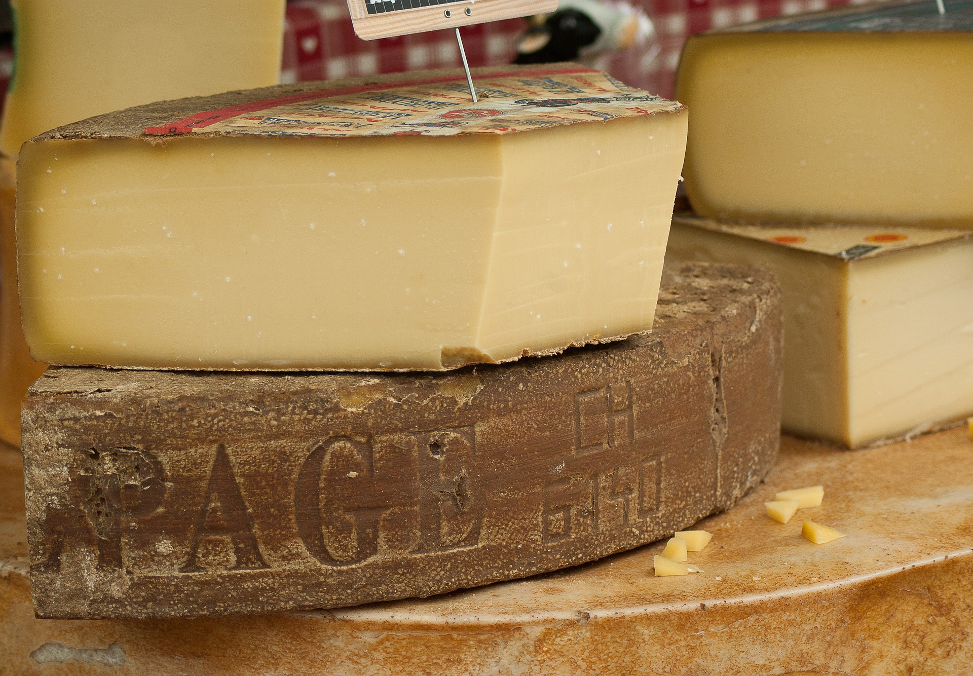 cheese-2368695_1920